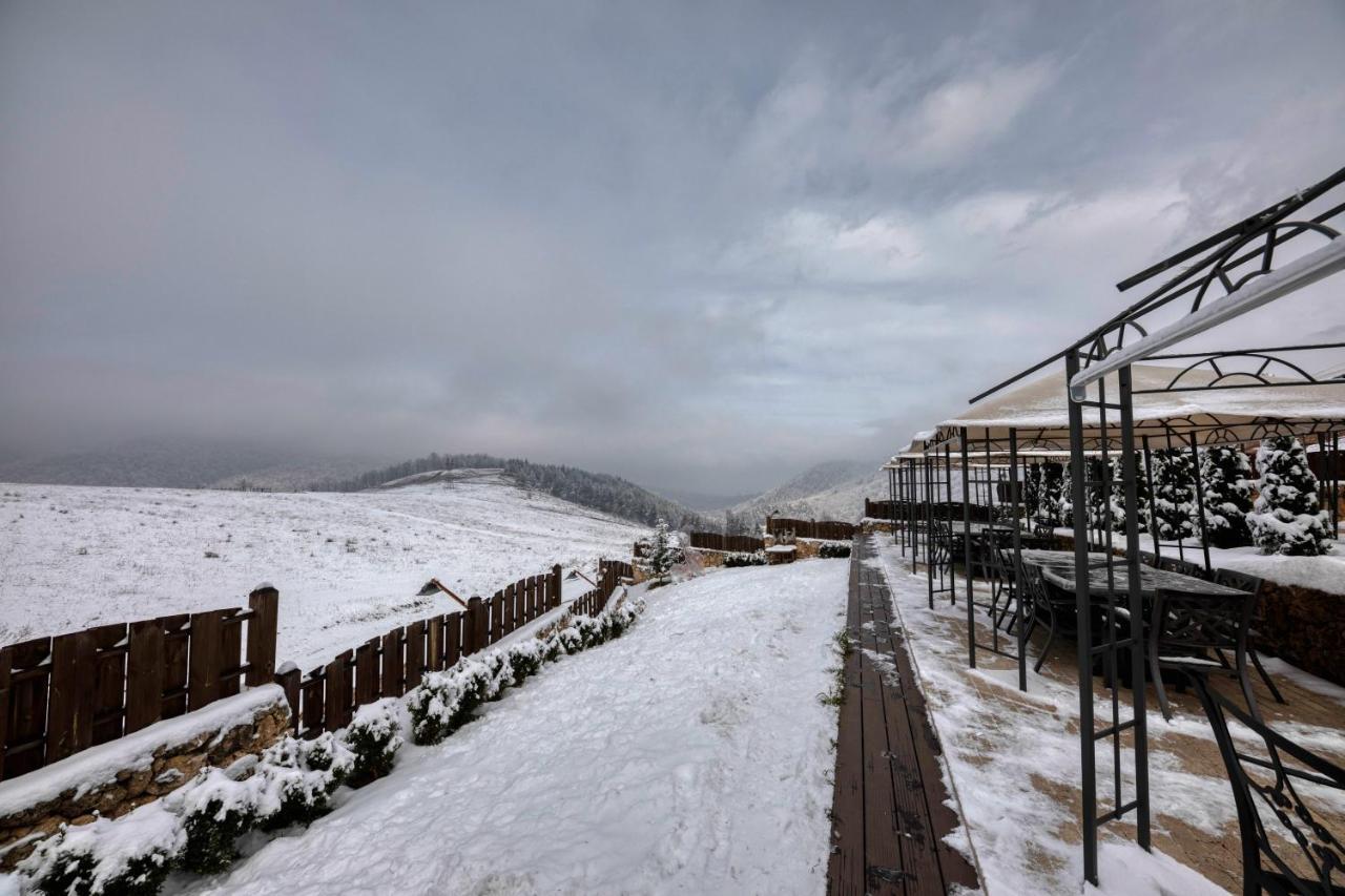 Alpine Castle Hotel Dilijan Exterior foto